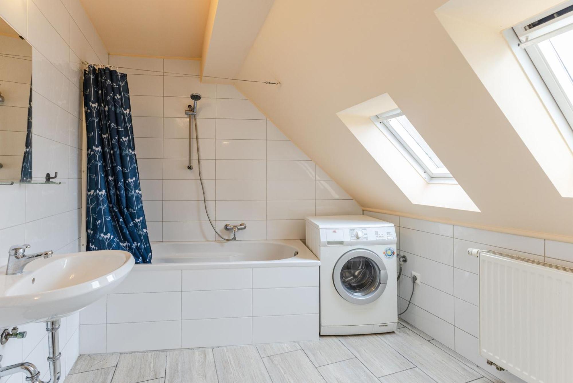 W4-8 Messe Monteurzimmer * Кёльн